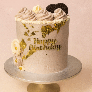 Gâteau d’anniversaire biscuit doré – Élégance gourmande et moderne