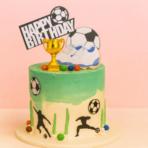 Gâteau d’anniversaire Football – ballon, coupe & crampons
